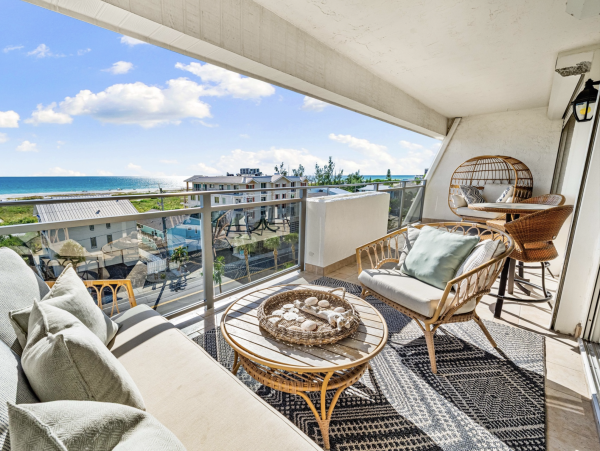 Amazing Views from This Two bedroom Condo  Walk to Siesta Key  Village
