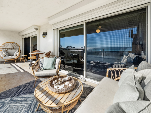Amazing Views from This Two bedroom Condo  Walk to Siesta Key  Village