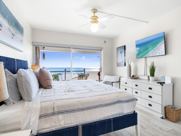 Amazing Views from This Two bedroom Condo  Walk to Siesta Key  Village