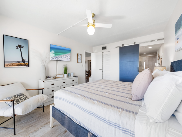 Amazing Views from This Two bedroom Condo  Walk to Siesta Key  Village