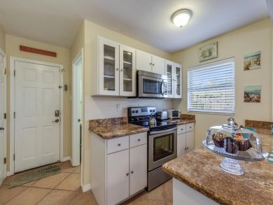 Siesta Key One Bedroom Vacation Home Sleeps 4 Guests