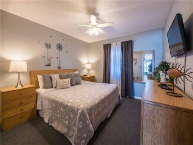 One Bedroom Beach Condo Sleeps Six