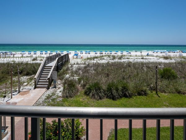 Beautiful Condo with Private Balcony & Gulf of Mexico View