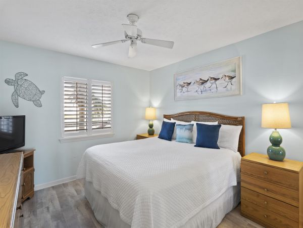 Beautiful Condo with Private Balcony & Gulf of Mexico View