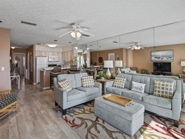 Beautiful Condo with Private Balcony & Gulf of Mexico View