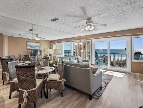 Beautiful Condo with Private Balcony & Gulf of Mexico View