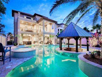 Beautiful 8 Bedroom Coastal Home in Destin