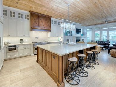 Beautiful 8 Bedroom Coastal Home in Destin