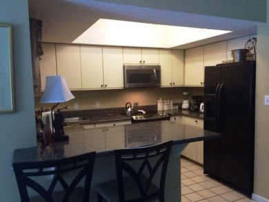 Equipped Kitchen with Breakfast Bar