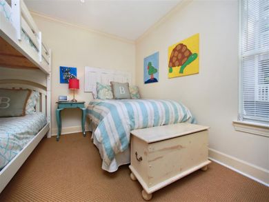Pretty Destin Vacation Cottage With Pool and Beach Access