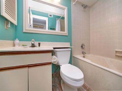 Pretty Destin Vacation Cottage With Pool and Beach Access