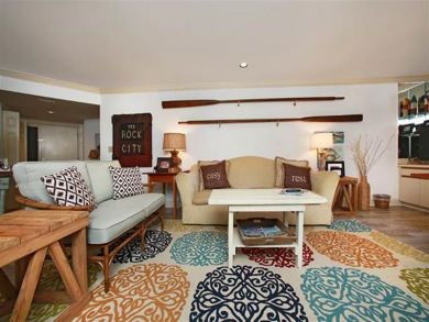 Pretty Destin Vacation Cottage With Pool and Beach Access