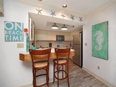 Pretty Destin Vacation Cottage With Pool and Beach Access