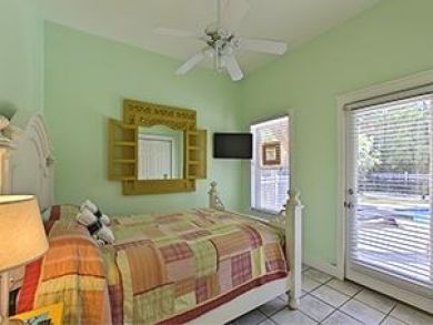 Queen Bed in Second Bedroom