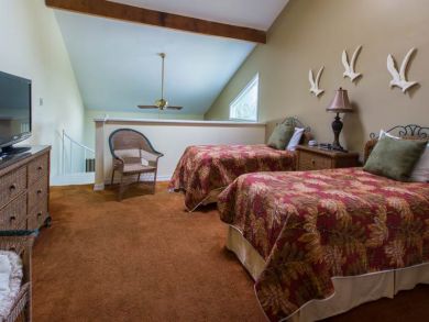 Bedroom with Twin Beds