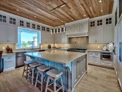 Luxury Eight Bedroom with a Pool Table Great Family Rental