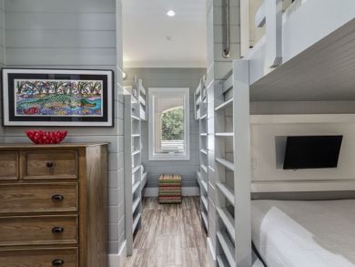 Luxury Eight Bedroom with a Pool Table Great Family Rental