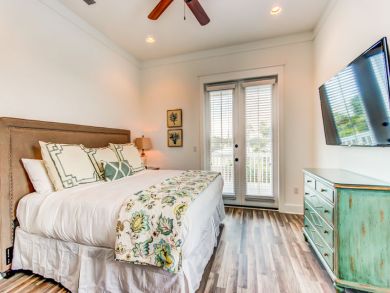Luxury 6 bedroom home in Destin