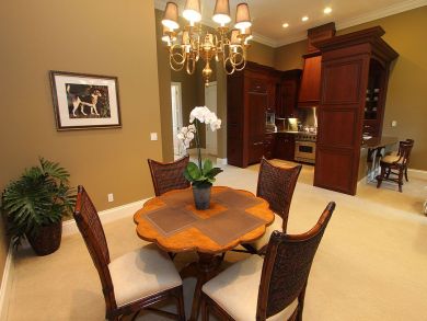 Kitchen & Dining Area