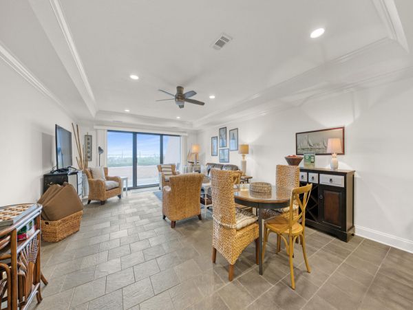 Destin Beachfront Vacation Condo Sleeps 6 Guests