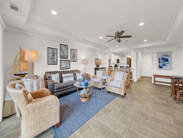 Destin Beachfront Vacation Condo Sleeps 6 Guests