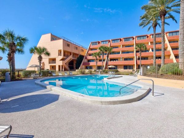 Destin Beachfront Vacation Condo Sleeps 6 Guests