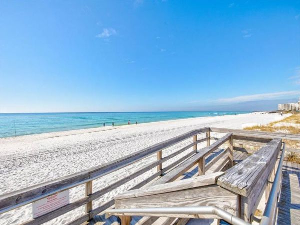 Destin Beachfront Vacation Condo Sleeps 6 Guests