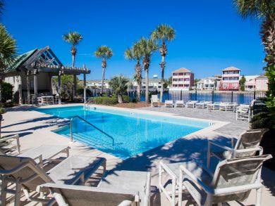 Gorgeous 4 bedroom - 75 yards to the beach