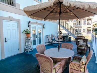 Gorgeous 4 bedroom - 75 yards to the beach