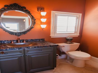 Gorgeous 4 bedroom - 75 yards to the beach