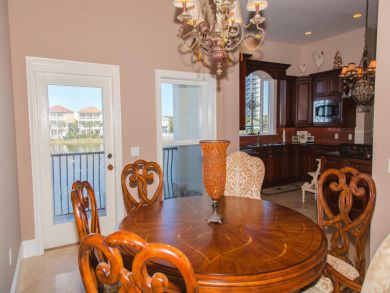 Gorgeous 4 bedroom - 75 yards to the beach
