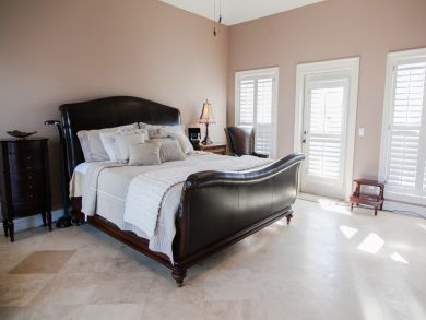 Gorgeous 4 bedroom - 75 yards to the beach