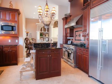 Gorgeous 4 bedroom - 75 yards to the beach