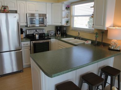 Equipped Kitchen with Bar Seating