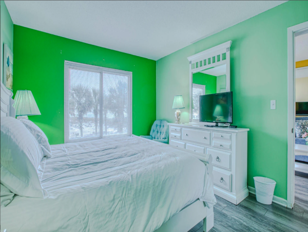 Charming Destin Condo with Amazing Views
