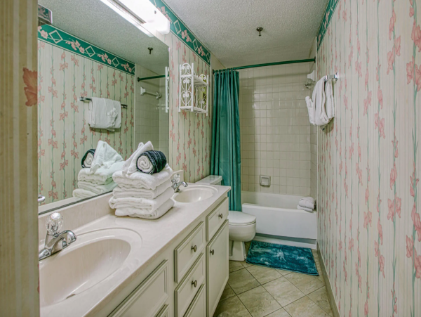 Charming Destin Condo with Amazing Views