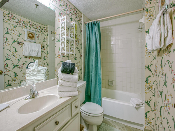 Charming Destin Condo with Amazing Views