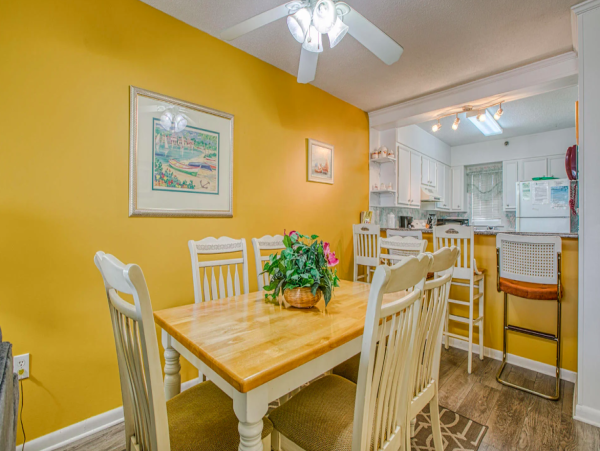 Charming Destin Condo with Amazing Views