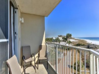 Destin Vacation Condo Sleeps Six Guests.