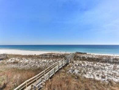 Destin Vacation Condo Sleeps Six Guests.