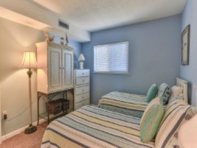 Destin Vacation Condo Sleeps Six Guests.