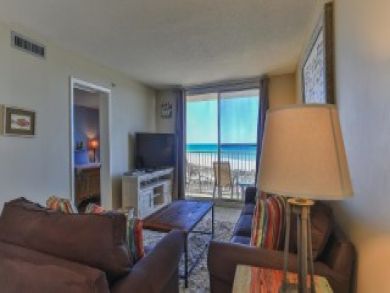 Destin Vacation Condo Sleeps Six Guests.