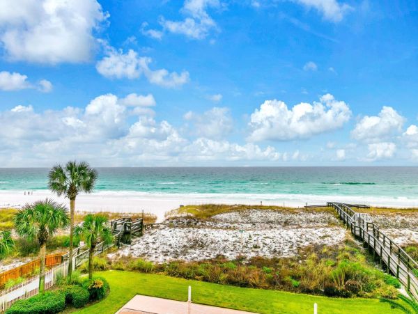 Destin Two Bedroom Beachfront Rental with Stunning Views