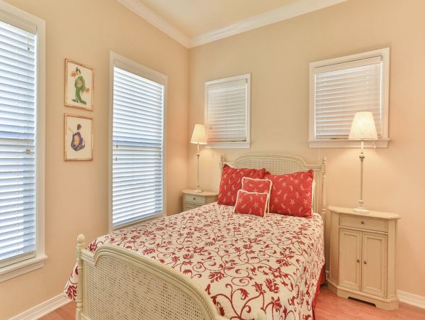 Santa Rosa Beach Vacation Home Four Bedrooms Communal Pool
