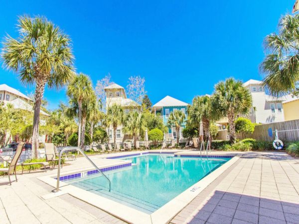 Santa Rosa Beach Vacation Home Three Bedrooms Communal Pool