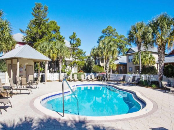 Santa Rosa Beach Vacation Home Three Bedrooms Communal Pool
