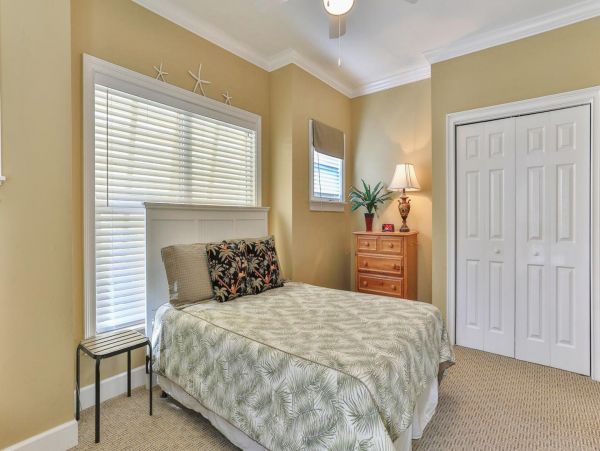 Santa Rosa Beach Vacation Home Three Bedrooms Communal Pool