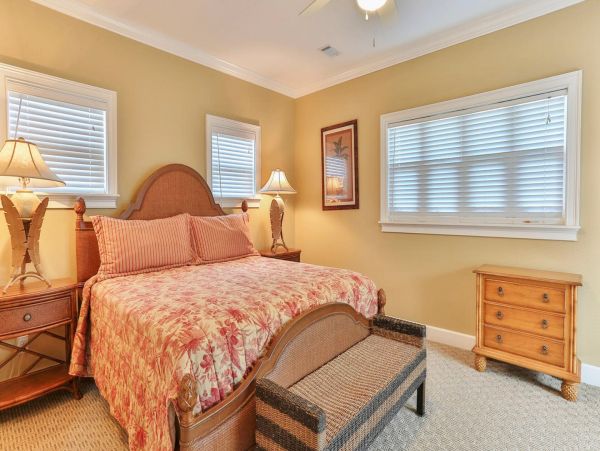 Santa Rosa Beach Vacation Home Three Bedrooms Communal Pool