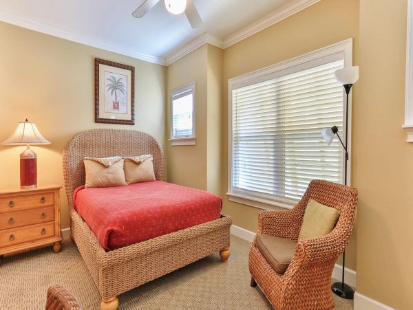 Santa Rosa Beach Vacation Home Three Bedrooms Communal Pool