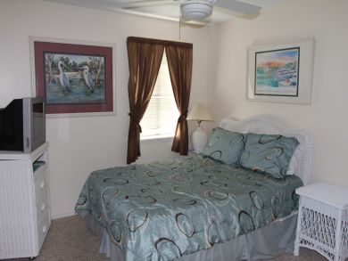 Queen Bedroom Queen Bedroom